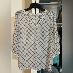 Large old navy 3/4 sleeve black and white sheer blouse
